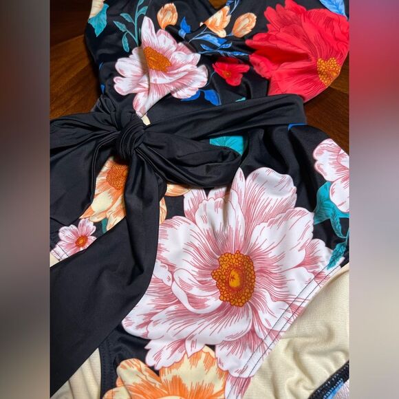 Dreamsuit by Miracle Brands Floral Suit NWT 🌺 adjustable straps 🌺 size 8 - Picture 2 of 8